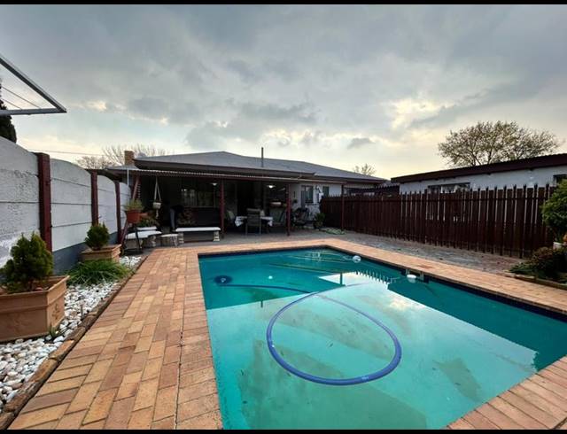 5 BEDROOM HOUSE FOR SALE IN DUNNOTTAR